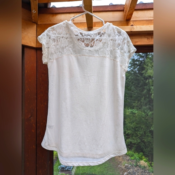 Ivory top with lace detail - Picture 2 of 3